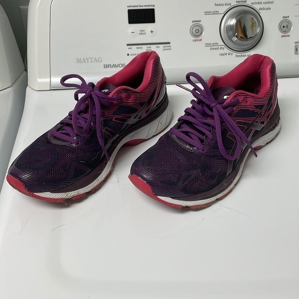 Like New ASICS - Picture 2 of 5